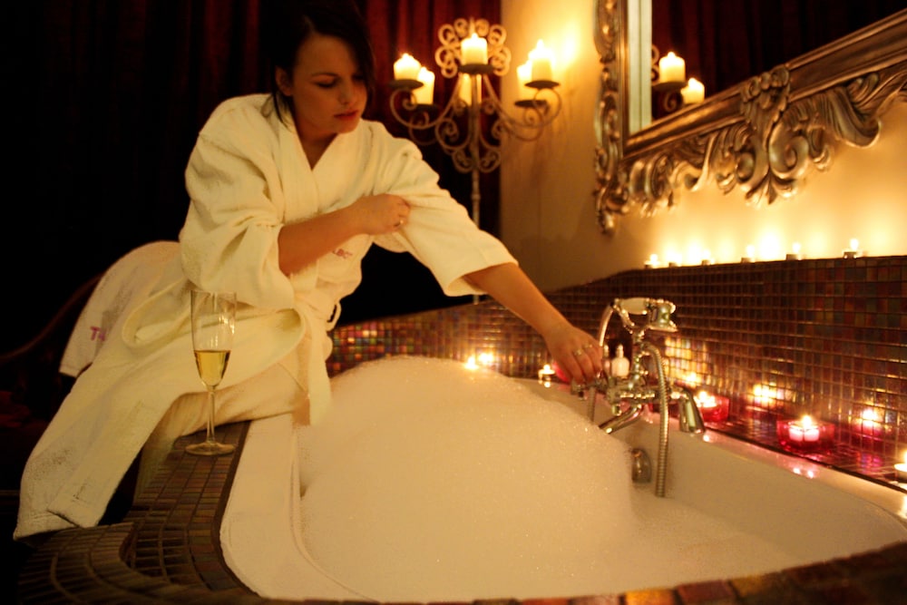 Luxury Studio Suite, 1 King Bed, Non Smoking photo 3