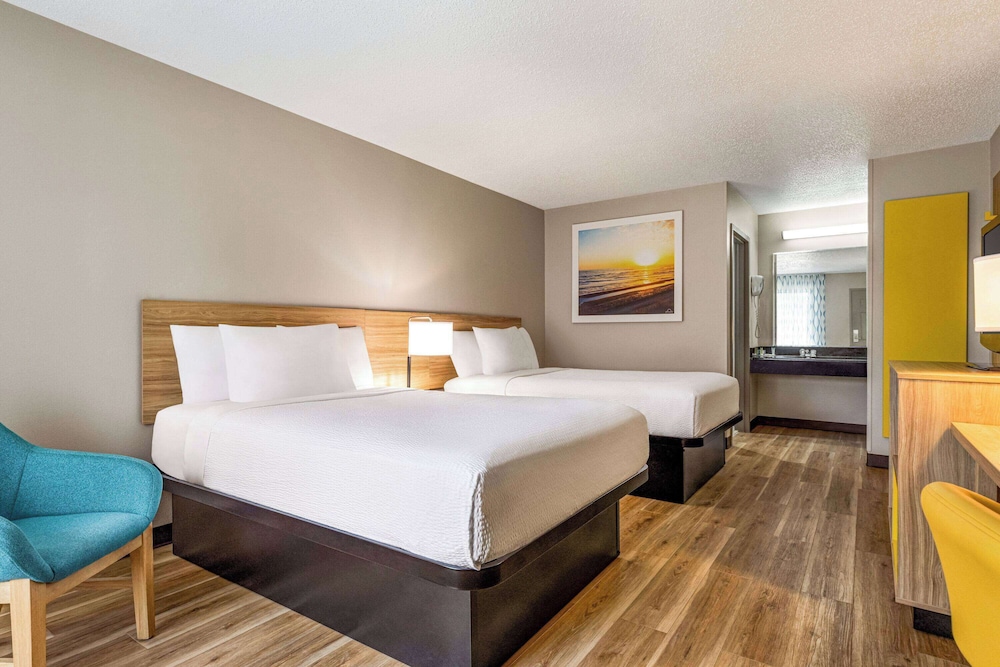 Room, 2 Double Beds, Non Smoking - Photo 1