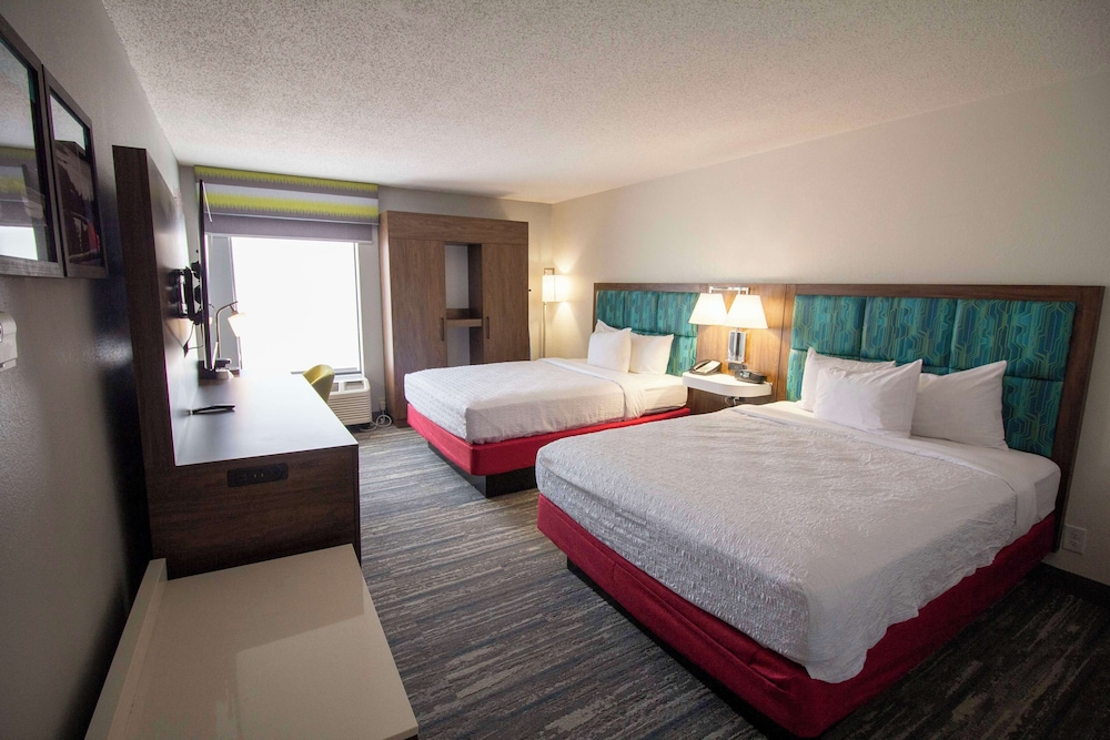 Two Double Beds Accessible - Photo 3