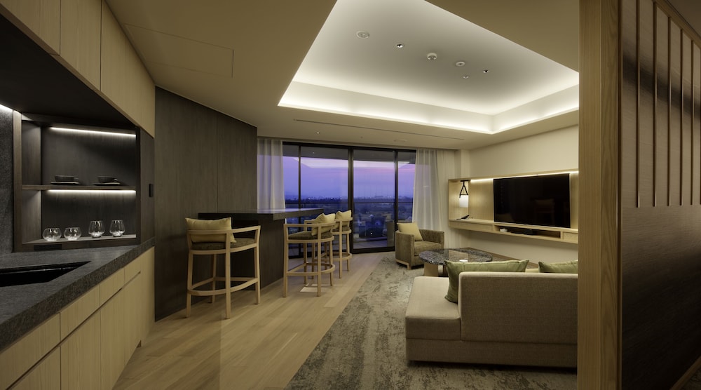 Dog-Friendly Spa Suite - Photo 5