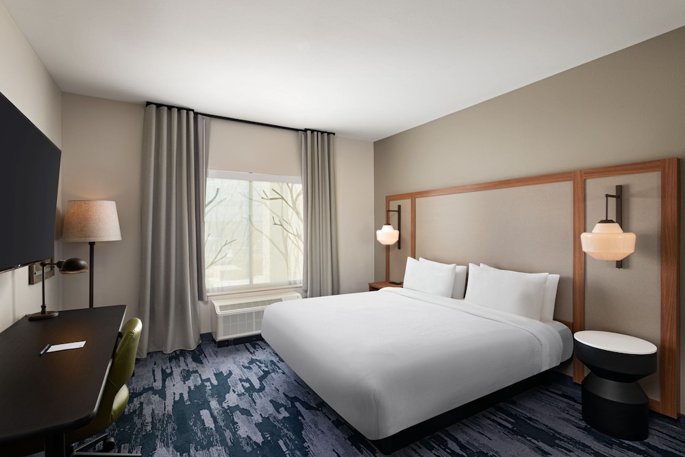 Standard Room, 1 King Bed (Mobility/Hearing Accessible, Tub) photo 2
