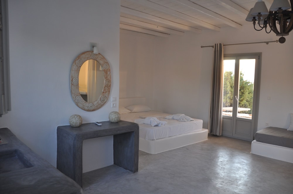 Family Room (Superior) - Photo 12
