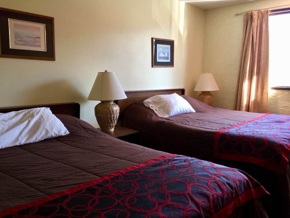 Standard Room, 2 Queen Beds, Refrigerator & Microwave photo 3