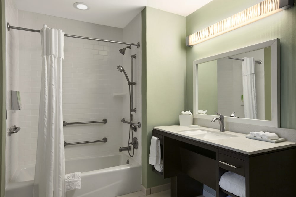 Studio, 1 King Bed, Accessible, Bathtub - Photo 3