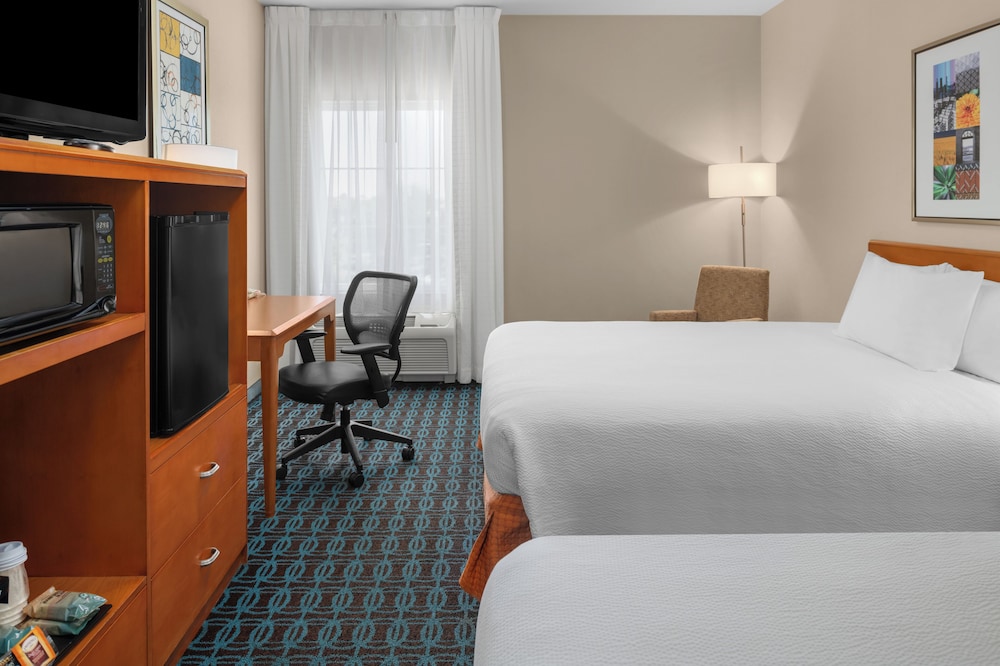 Room, 2 Queen Beds - Photo 6