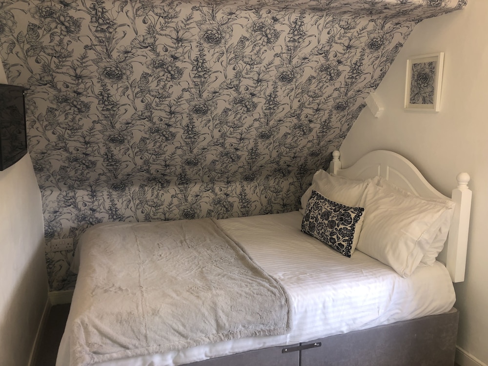 Basic Double Room