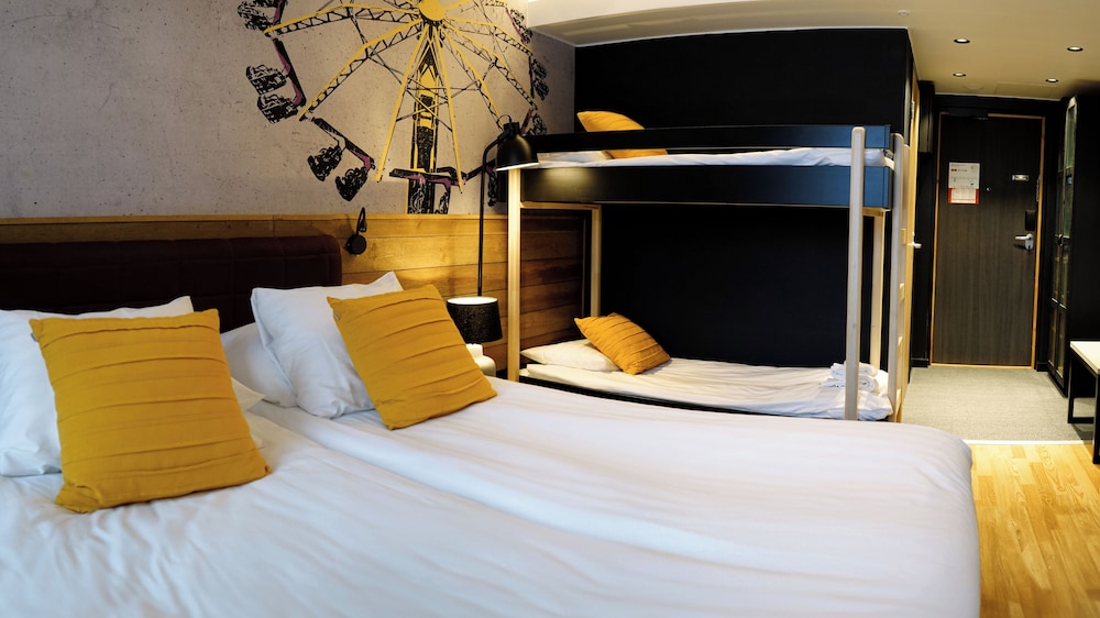 Standard Room, 1 Queen Bed (with bunkbed)
