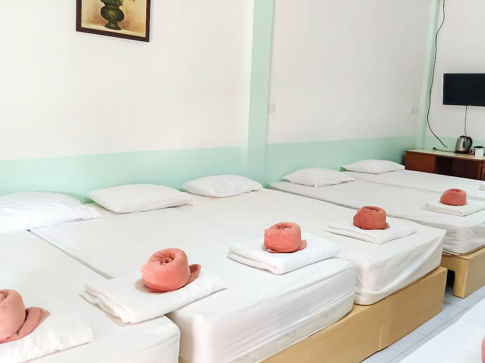 10-Bed Mixed Dormitory Room photo 2
