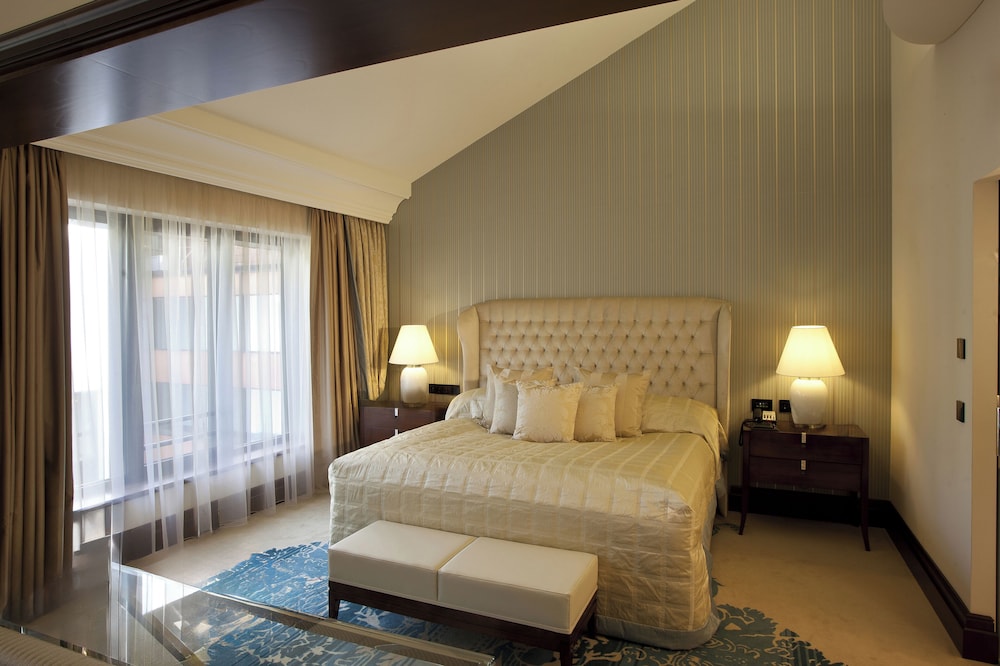Presidential Suite, 1 King Bed, Lake View