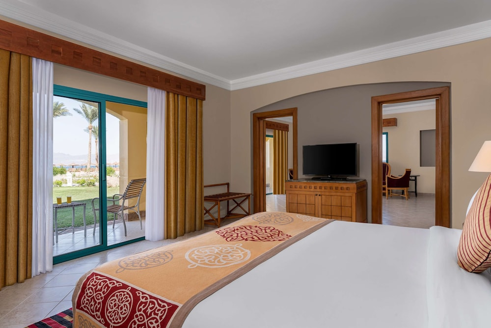 Deluxe Sea View Suite