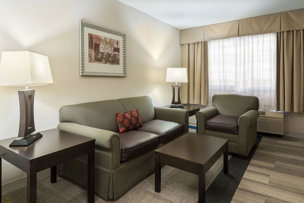 Suite, 1 Double Bed, Accessible (Comm, Roll-In Shower) - Photo 1