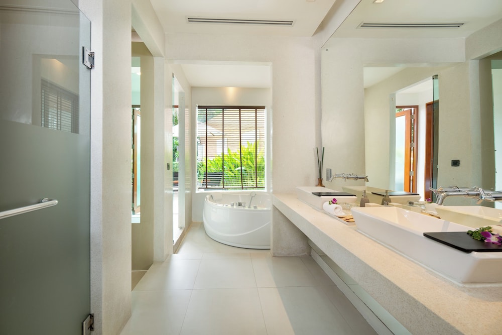Beachfront Grand Pool Villa (1 Bed) - Photo 16