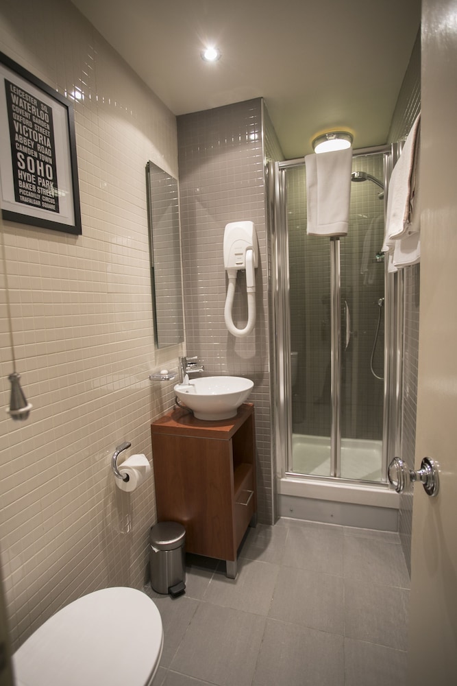 Family Room, Multiple Beds, Kitchenette photo 3