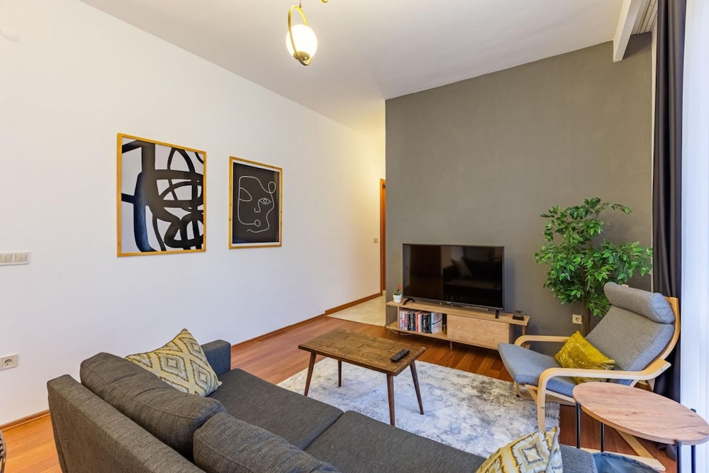 Apartment photo 2