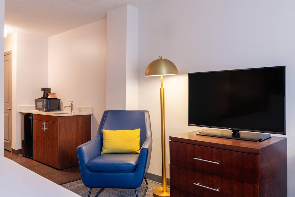 Efficiency, Room, 2 Queen Beds, Non Smoking, Kitchenette - Photo 2