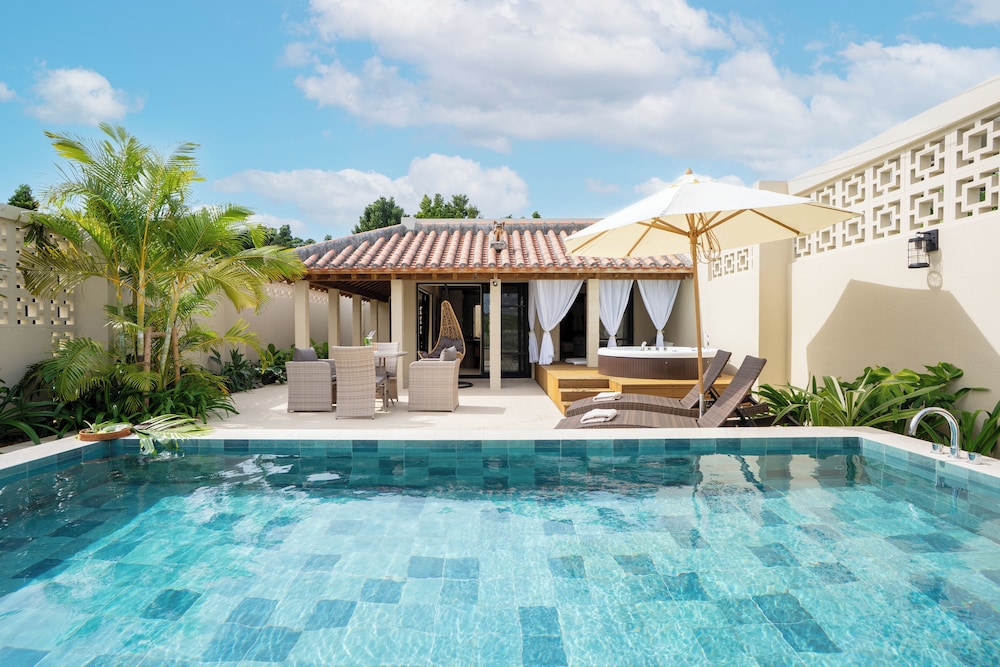 Deluxe Vila Pool View (with Jacuzzi)