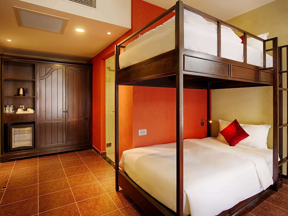 Family Room (1 King Bed and & 1 Bunk Bed) photo 2