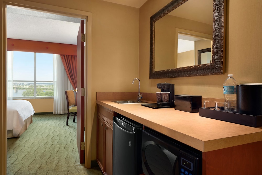Suite - Photo 1