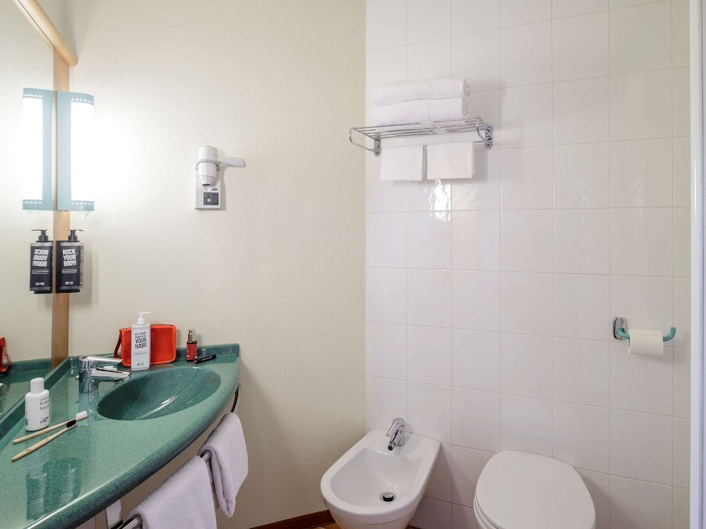 Standard Twin Room, 2 Twin Beds - Photo 17