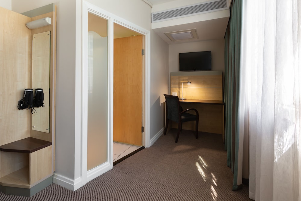 Standard Room, 1 Double Bed, Non Smoking - Photo 4
