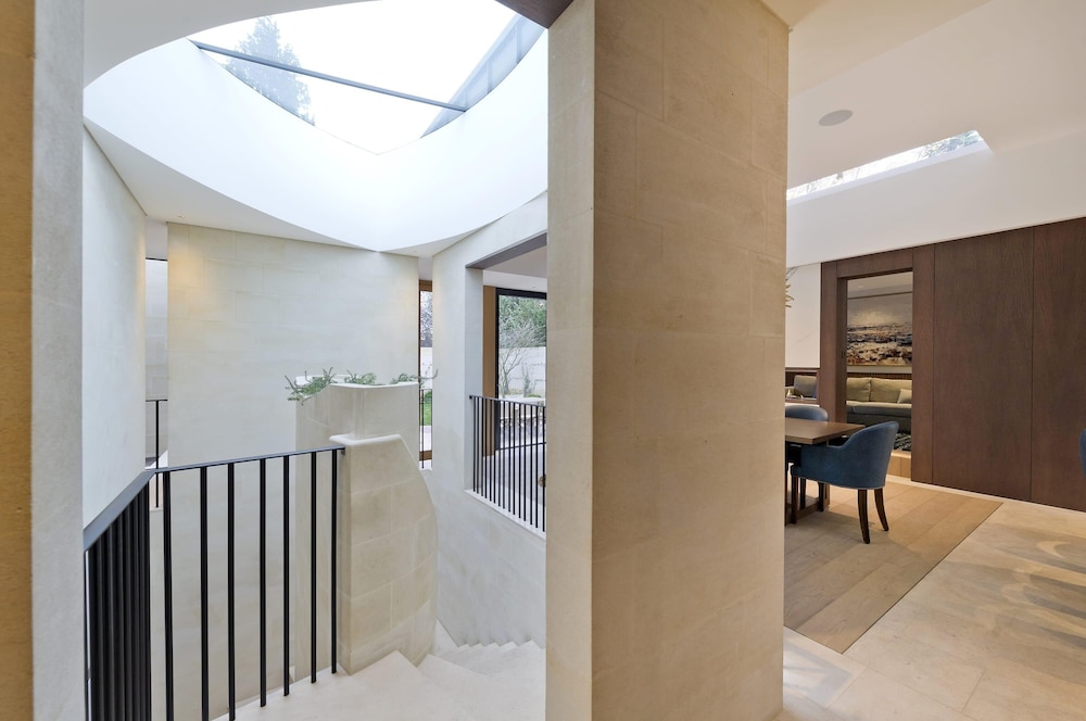 Stunning 5 bed Fulham Home w Indoor Pool Sauna and Private Garden, Photo 13