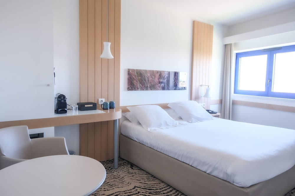 Superior Double Room, Pool Access - Photo 2