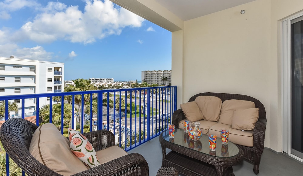 Large Corner Unit at Ocean Walk with Sneak Peak of the Ocean ~ OW20-501, Zdjęcie 24