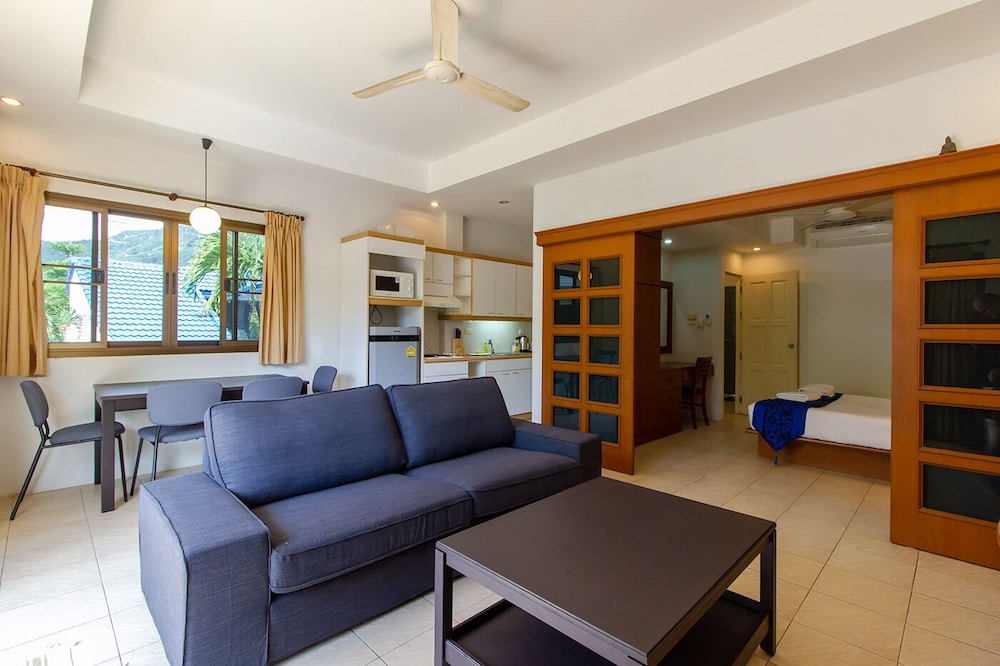 Apartment, 2 Bedrooms, Pool View photo 3