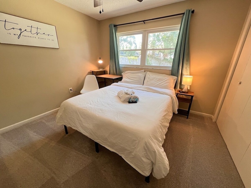 Double Room, Shared Bathroom (Room 3)