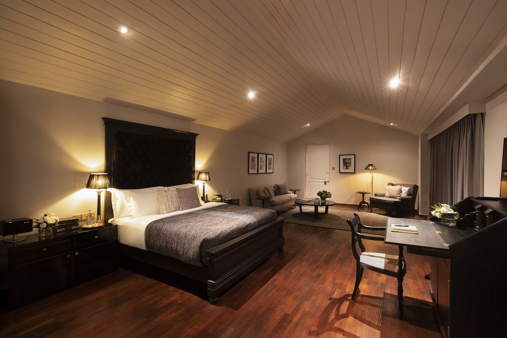 Deluxe Room, 1 King Bed photo 3