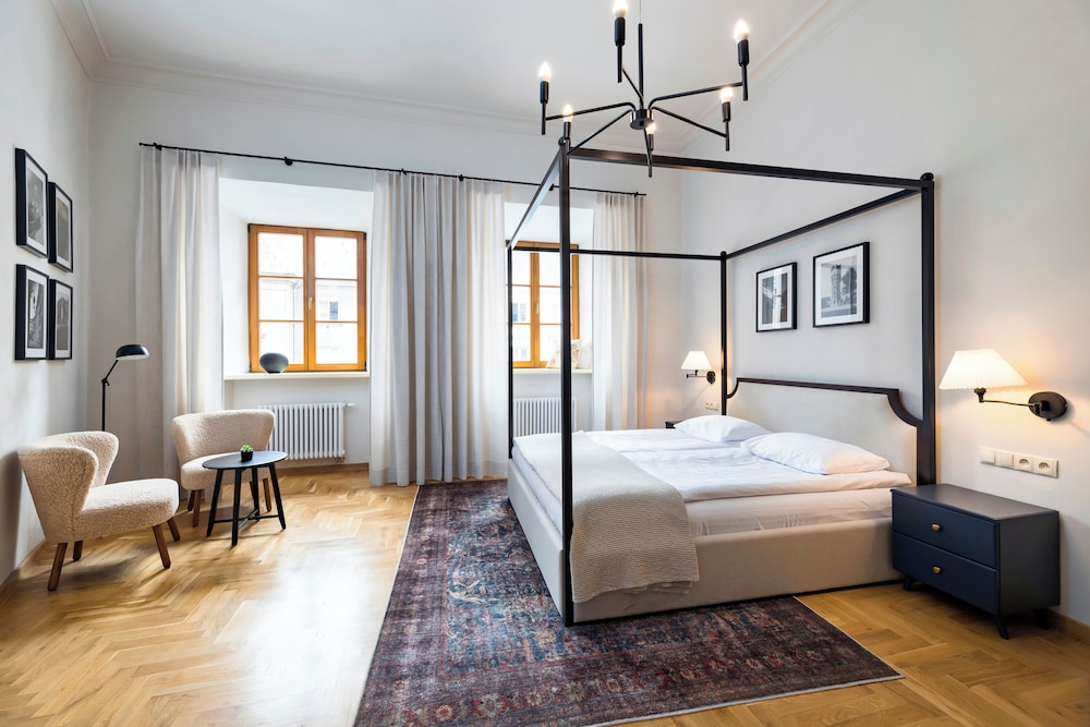 Comfort Suite, City View