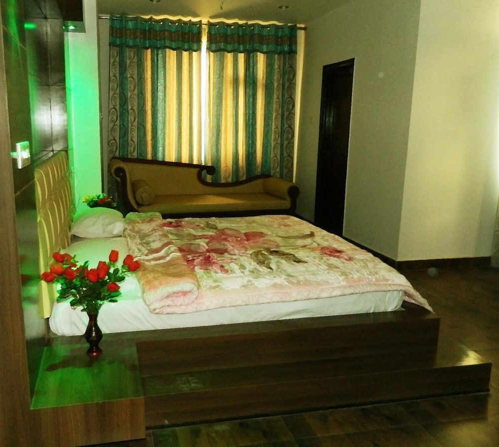 Deluxe Room - Photo 5