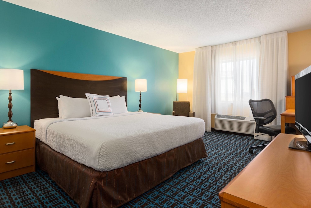 Executive Suite, 1 King Bed with Sofa bed photo 3