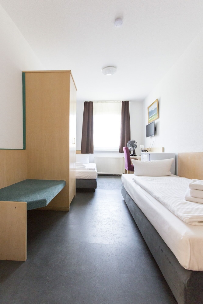 Economy Twin Room, Shared Bathroom, City View (2 Bettzimmer) photo 1