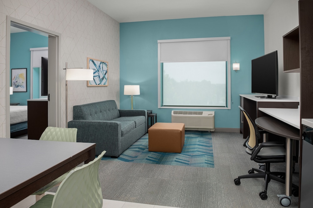 Suite, 1 King Bed, Accessible (Roll-In Shower)