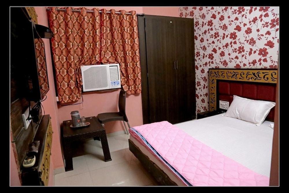 Deluxe Room - Photo 12