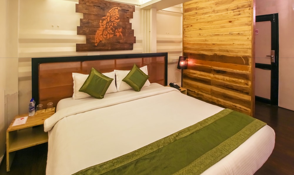 Deluxe Room, 1 King Bed, Non Smoking photo 2