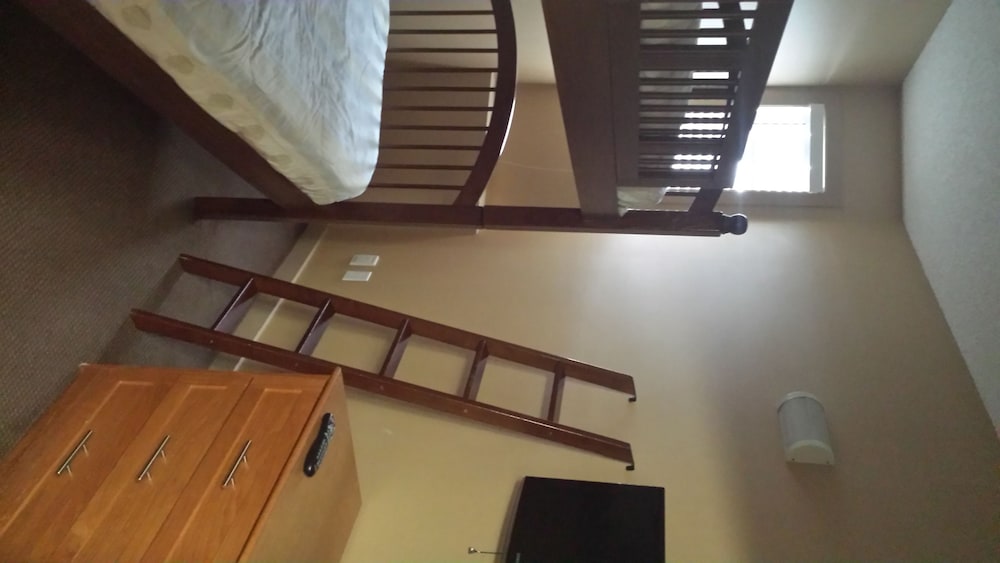 Suite, 1 Queen Bed, Non Smoking - Photo 3
