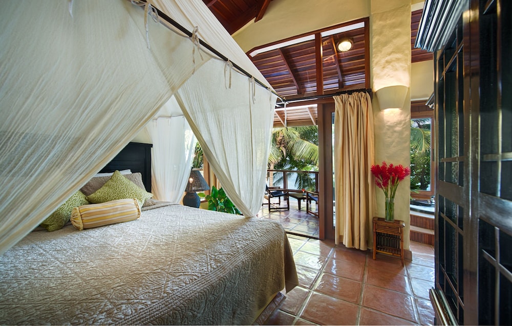 Luxury House photo 1