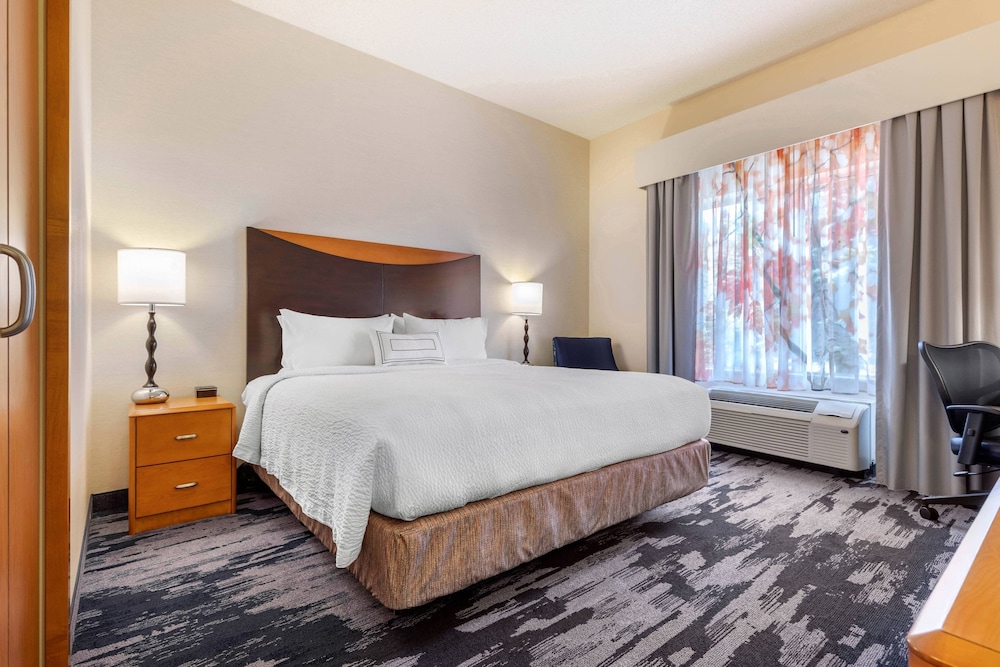 Room, 1 King Bed (Hearing Accessible) - Photo 4