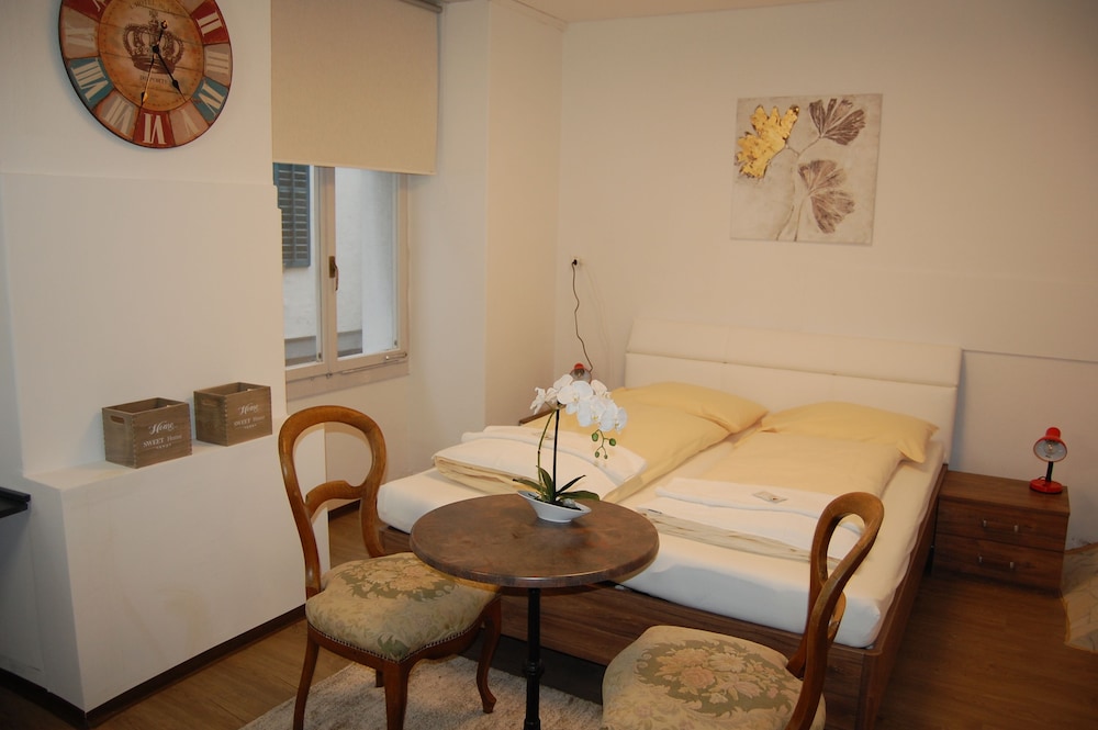 Economy Double Room photo 2