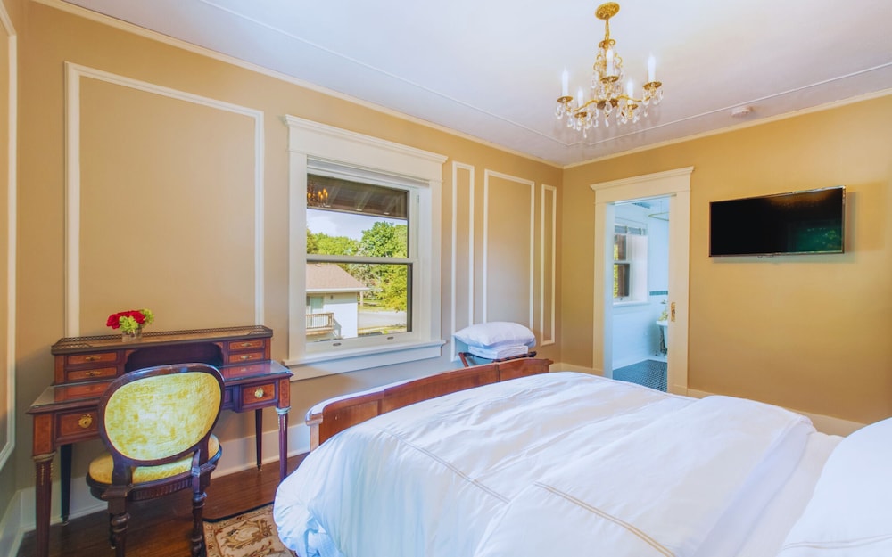 Elizabeth Room photo 2