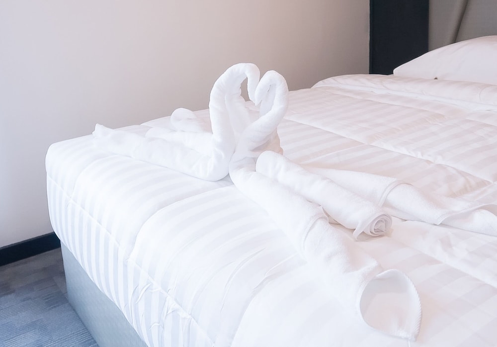 Deluxe with Mountain Room - Photo 6