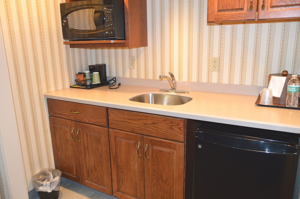 Suite, 1 King Bed, Non Smoking, Kitchenette photo 2