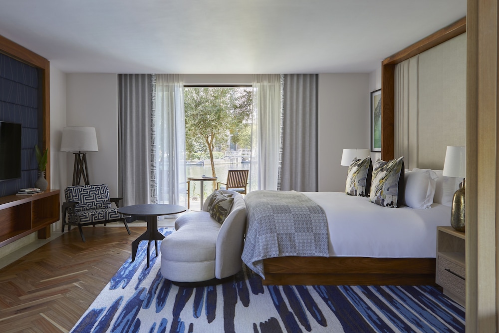 Superior Room, 1 King Bed (island)