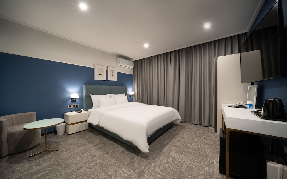 Room (Premium-Starbucks Coffee PKG (Netflix) - Photo 4