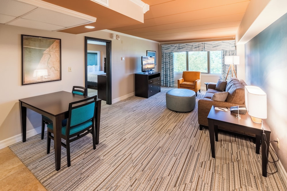 Standard Suite, Park View (2 Queen Beds and 1 Sofa Bed) photo 2