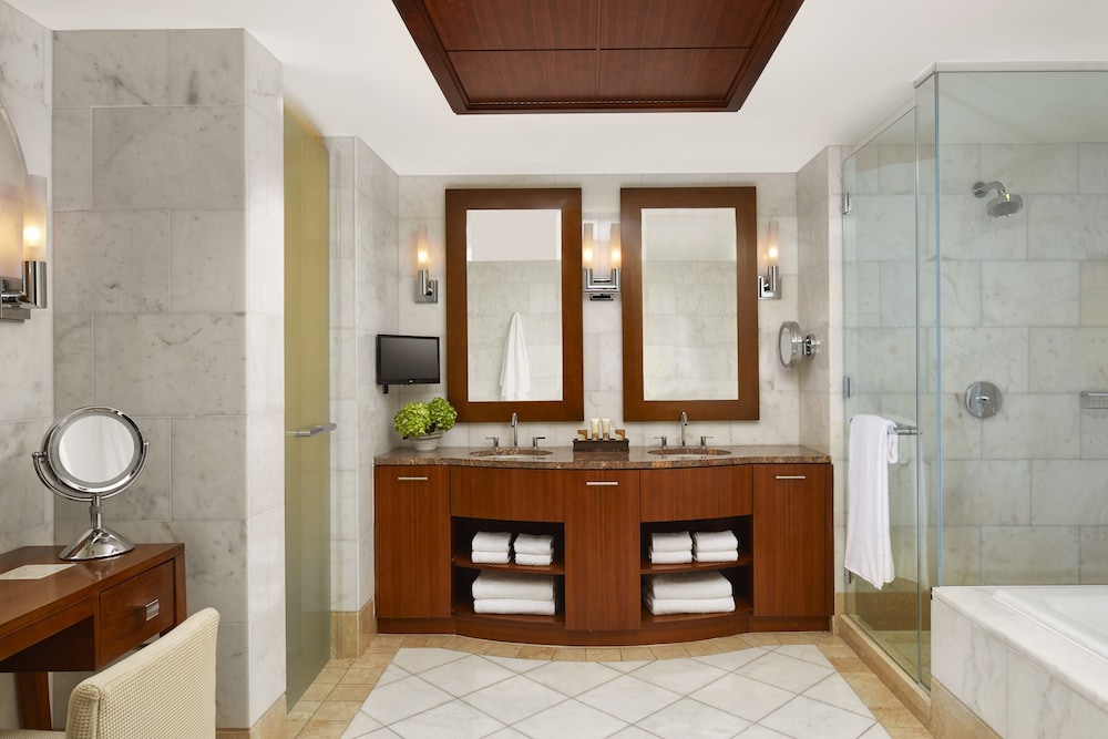 One Bedroom Topaz Suite