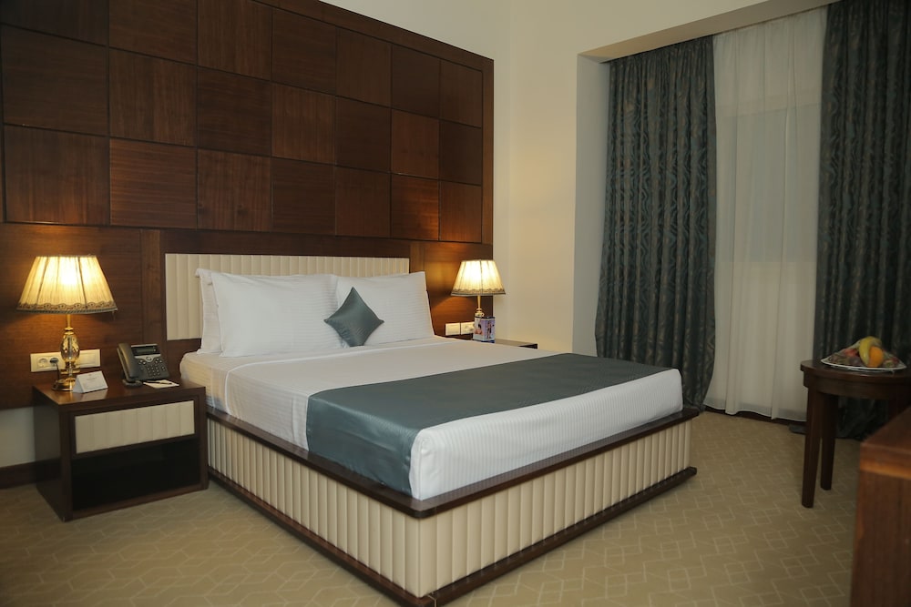 Standard Room, 1 Queen Bed, City View - Photo 11