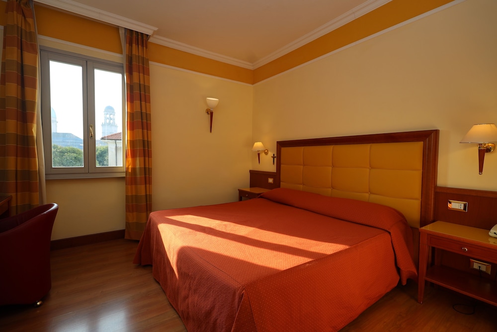 Classic Double or Twin Room, Garden View - Photo 5